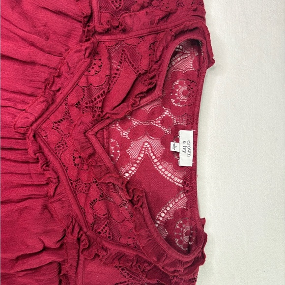 Crown & Ivy Red Ruched 3/4 Sleeve Blouse - Picture 4 of 5